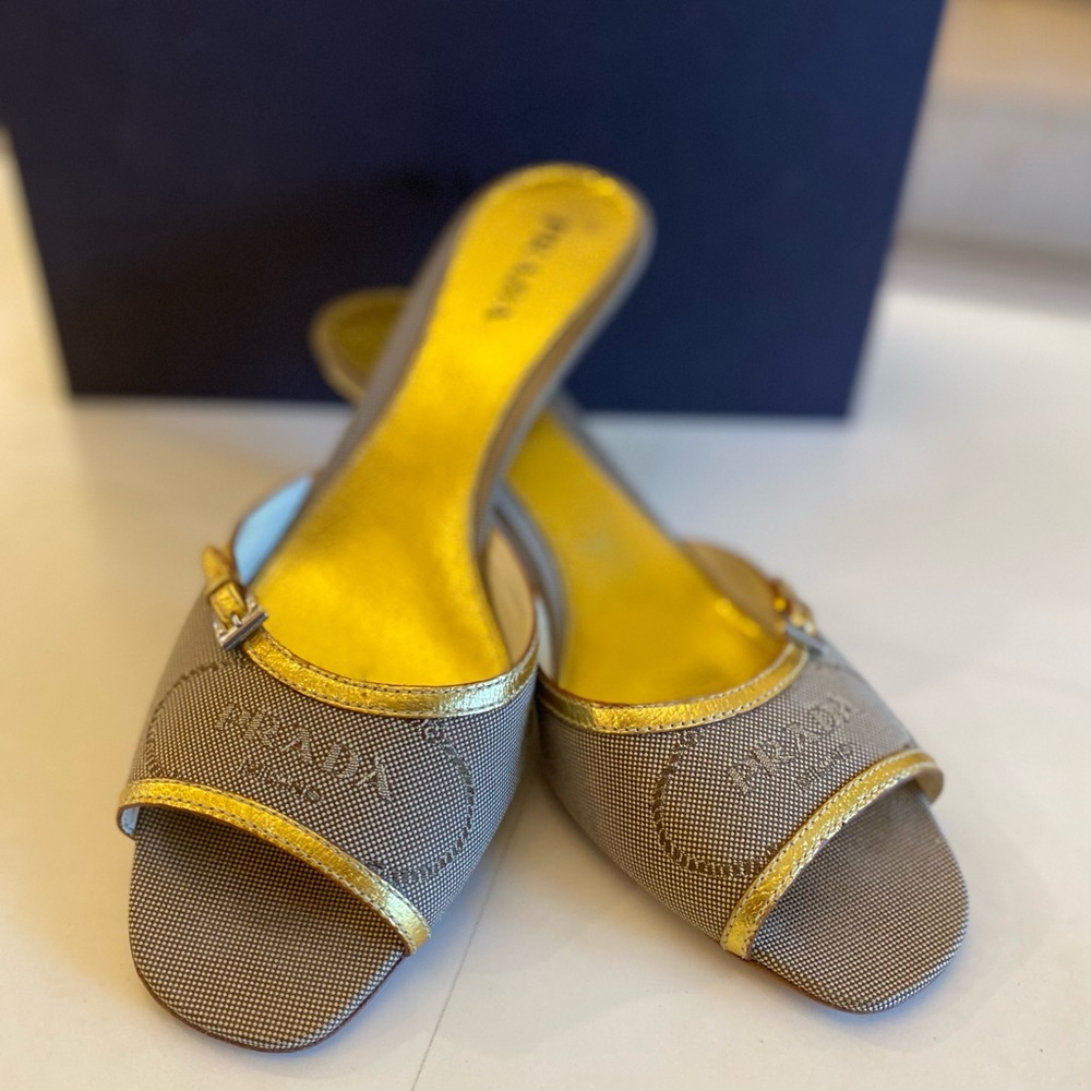 PRADA logo Jacquard Mule Kitten Heels in Beige/Tan and Gold Size 40